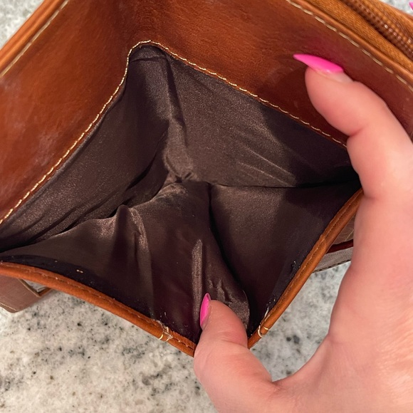 Embroidered Floral Brown leather Wallet - Picture 5 of 5